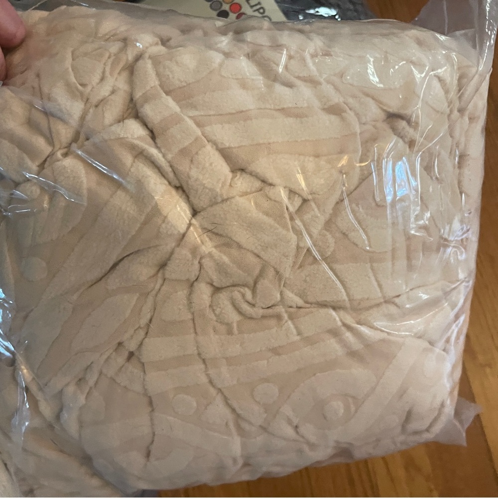 H Versailles TEX Jacquard Pattern Sofa Slipcover in Cream/Ivory